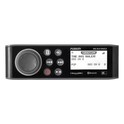 Sistema de Audio Marino MS-RA70 / Pantalla LCD Monocroma 2.6" / Tecnología Multi-Zone™️ 2 Zonas / Potencia Pico 200 W / Bluetooth® y ANT® / Compatible con SiriusXM y DAB+ / IPX7 / USB para Actualizaciones