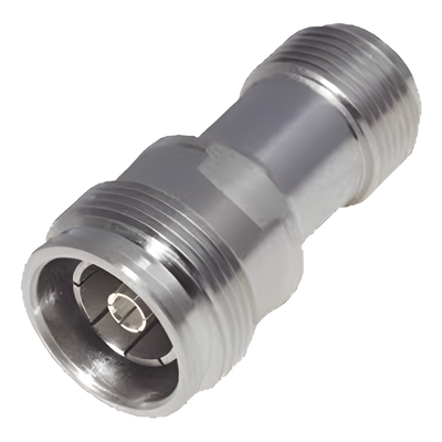 Adaptador en Línea de Conector 4.3-10 Hembra a N Hembra, Bronce Blanco/ Plata/ Teflón.