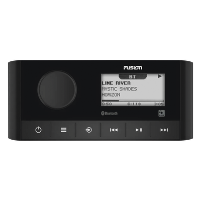 Sistema de Audio Marino / Pantalla LCD 2.3" / Bluetooth y ANT / 180 W Pico / 22 W RMS x 4 / 2 Zonas Multi-Zone / IPX6 e IPX7 / Compatible con AM, FM, DAB+, AUX / Actualizaciones Inalámbricas