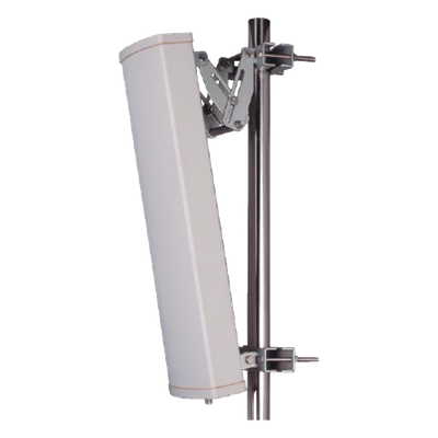 Antena sectorial para 2G, 3G, 4G y 5G de telefonía celular / 15 dBi / Multi Banda / Rango de Frecuencia (698-960 / 1710-2700 MHz). 
