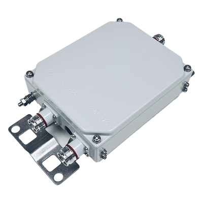 DIPLEXOR 617-220 MHz/ 2300-2700 MHz, 200 W, -161dBc Conector 4.3-10, IP67