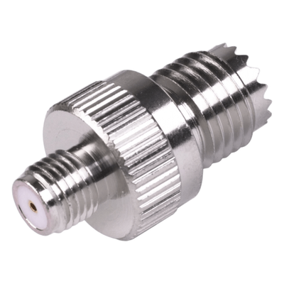 Adaptador en Línea de Conector Mini-UHF Hembra a SMA Hembra, Níquel/ Oro/ Teflón.
