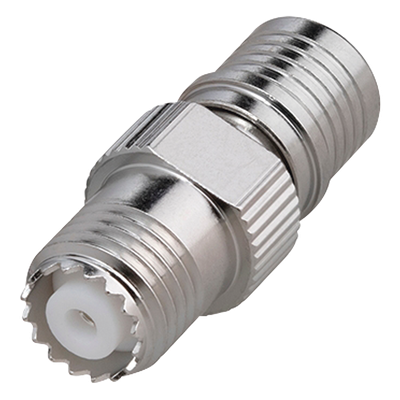 Adaptador en Línea, de Conector QMA (Quick Mate) Macho a Mini-UHF Hembra, Bronce Blanco/ Oro/ Teflón.