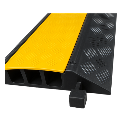 Protector de Cable de 3 Canales / Base de Goma y Tapa de Plástico / Tamaño del Canal 30x30mm / Capacidad de Carga 5 Toneladas / Longitud 90 cm / Ancho del Contorno 50 cm / Altura 4.5 cm / Color Amarillo-Negro / Material Hule