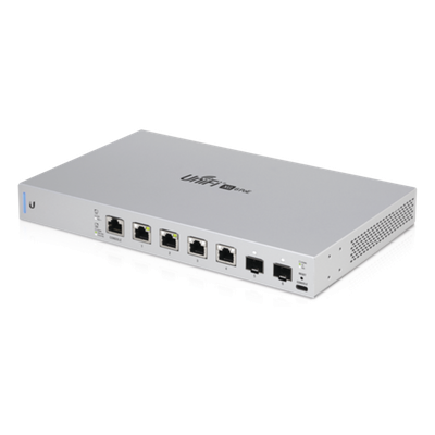Switch UniFi 7 puertos (1 x consola, 4 x PoE++ 802.3bt y 2 SFP+)
