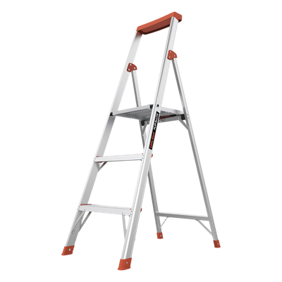 Escalera con 3 peldaños de 1.5 metros de aluminio.
